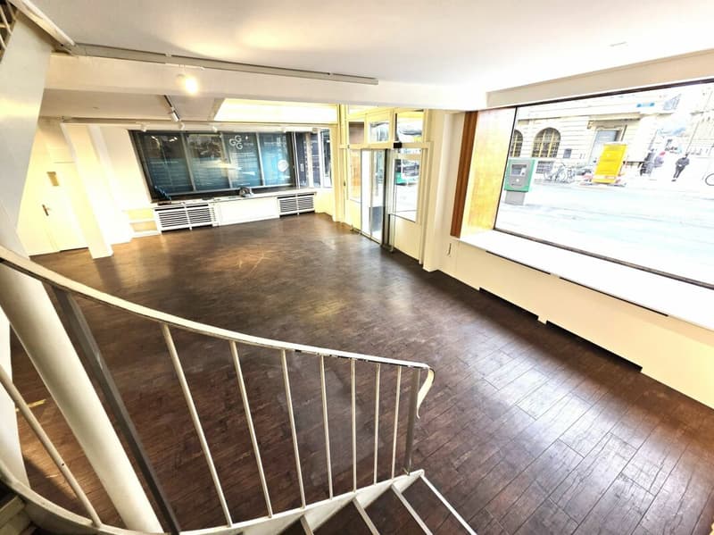 Commercial property in prime location (8)