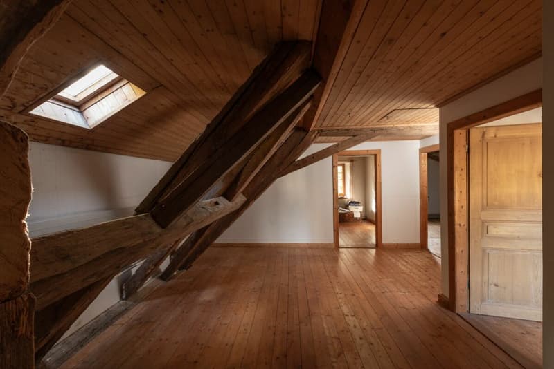 Farmhouse with outbuilding (19)
