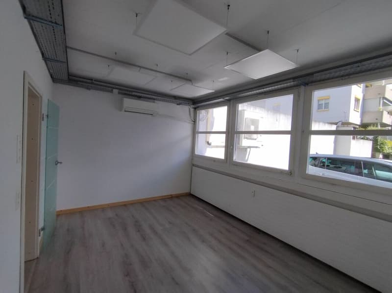 Commerciale/Ufficio/Magazzino a Binningen (12)