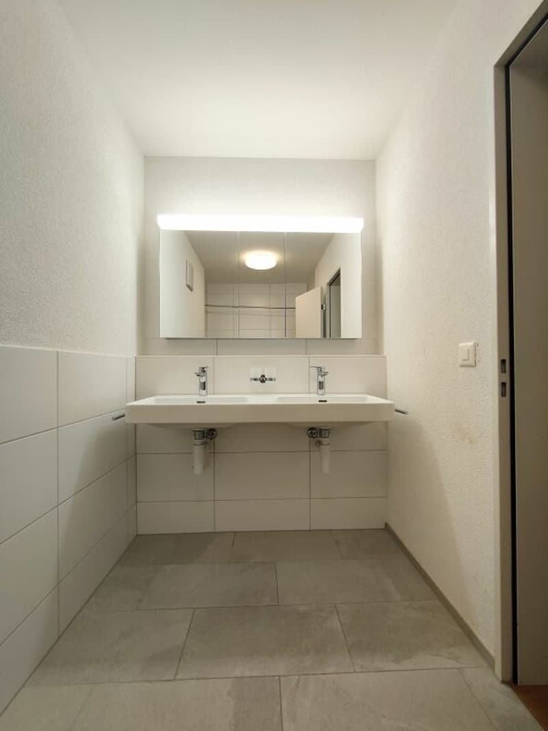 Grosse 4.5-Zimmerwohnung in Reinach (8)