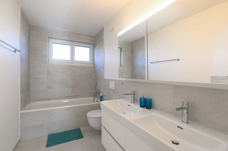 Moderne 5-Zimmerwohnung in Aesch (3)
