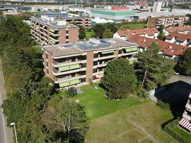Moderne 4-Zimmerwohnung in Aesch (10)