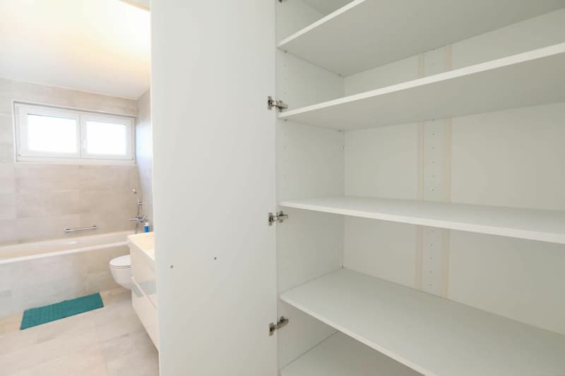 Moderne 4-Zimmerwohnung in Aesch (4)
