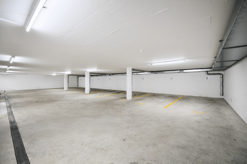 MODERN AUSGEBAUTE BÜROS MIT BLICK ÜBER ZÜRICH (13)