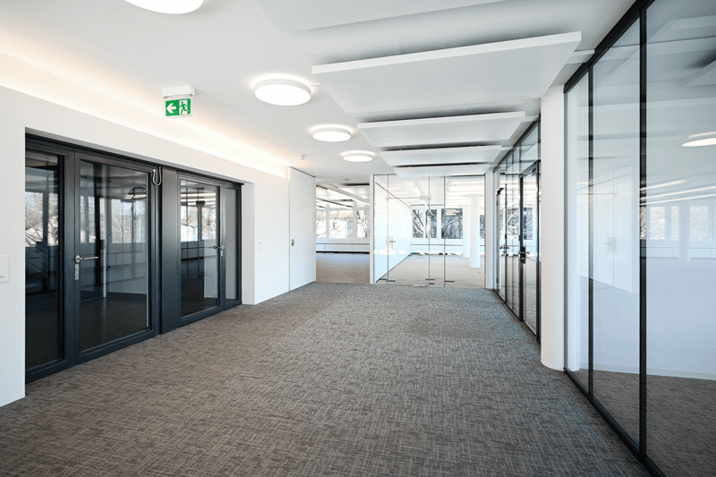 MODERN AUSGEBAUTE BÜROS MIT BLICK ÜBER ZÜRICH (6)