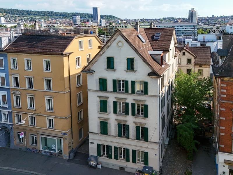 Historisches Mehrfamilienhaus mit Entwicklungspotenzial im Kreis 4 (1)