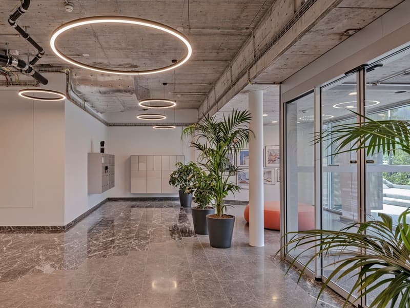 BEZUGSBEREITES ECKBÜRO MIT EXKLUSIVER TERRASSE IM KOWERK (14)