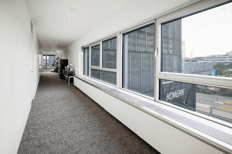 BEZUGSBEREITES ECKBÜRO MIT EXKLUSIVER TERRASSE IM KOWERK (6)