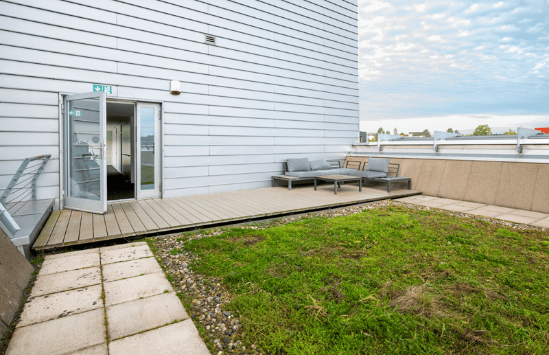 BEZUGSBEREITES ECKBÜRO MIT EXKLUSIVER TERRASSE IM KOWERK (8)