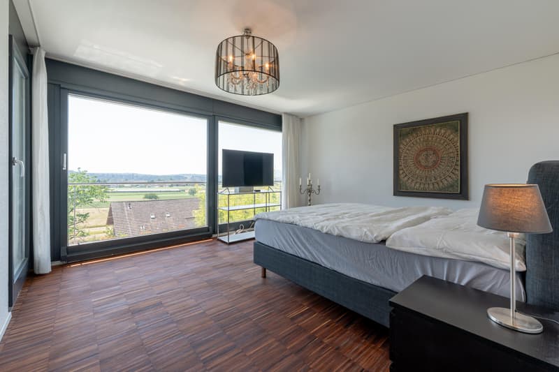 Modernes Wohnen mit traumhafter Aussicht und Baulandreserve (3)