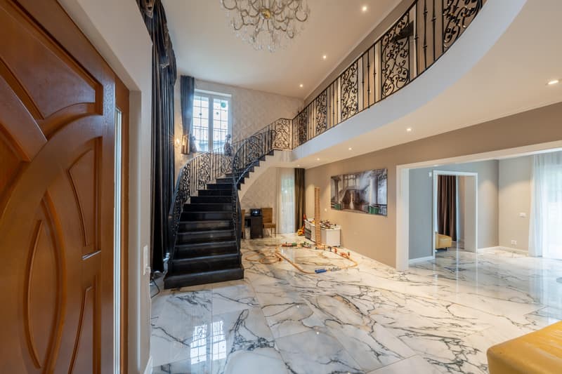 Elegante Villa in mediterranem Stil (1)