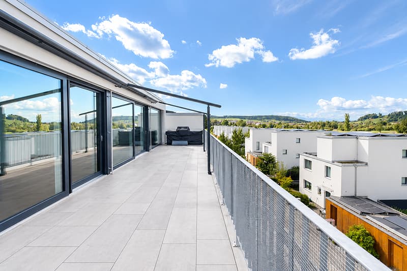 Exklusive Attikawohnung mit grosser Sonnenterrasse und Weitblick (8)