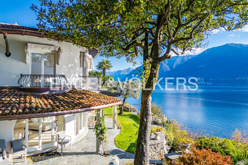 Villa esclusiva, ristrutturata con materiali di alta qualità, con vist (2)