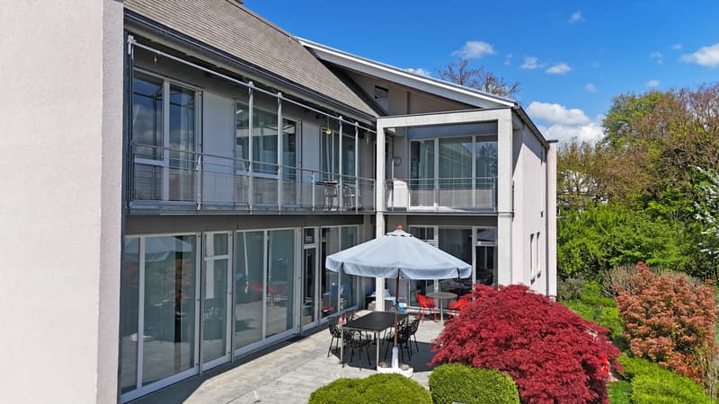 Stilvolles Zuhause mit Pool und traumhaftem Garten (7)