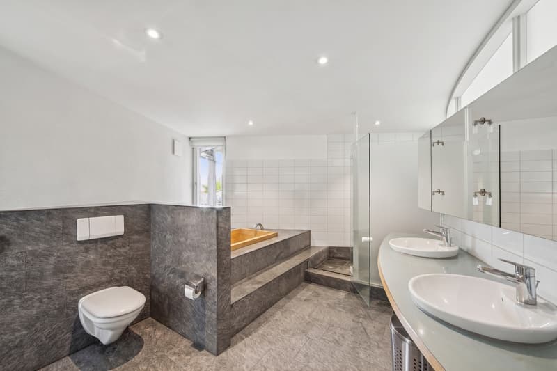 Stilvolles Zuhause mit Pool und traumhaftem Garten (12)