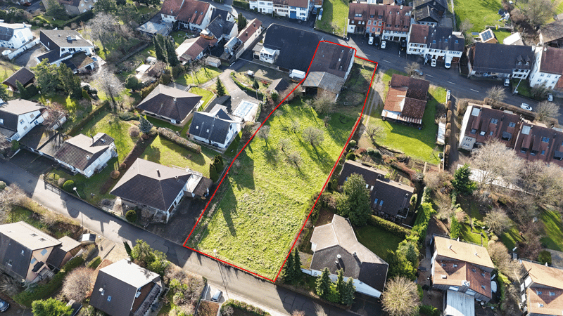 2'972 m² grosses Bauland mit Bauernhaus (1)