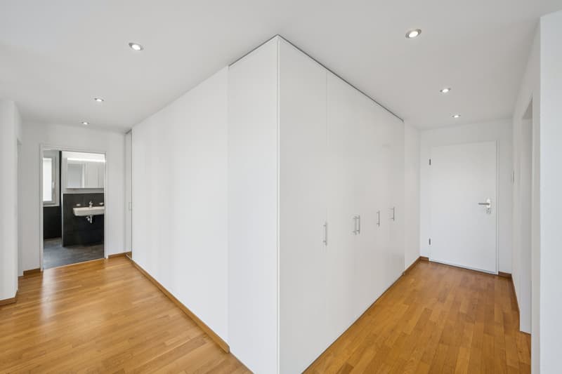 Moderne 2.5-Zimmer-Wohnung mit Gartensitzplatz (5)