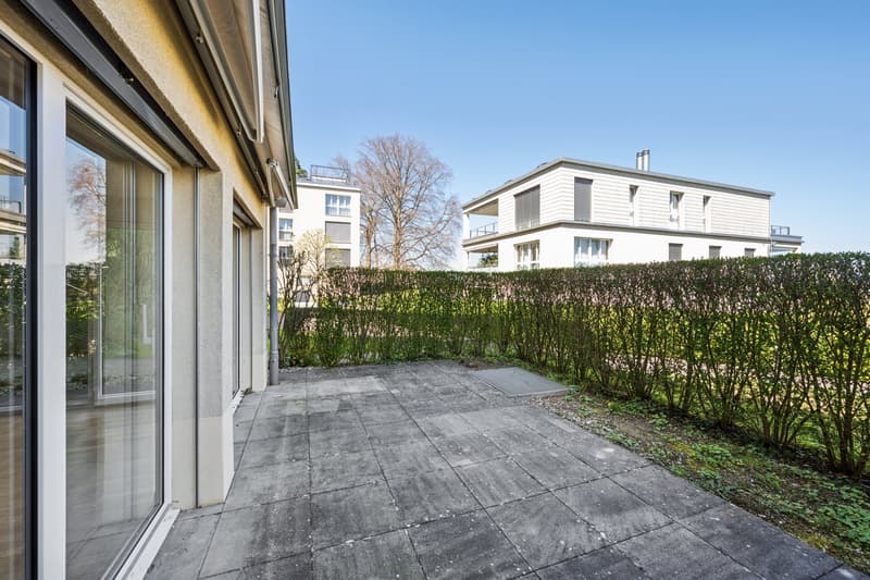 Moderne 2.5-Zimmer-Wohnung mit Gartensitzplatz (10)
