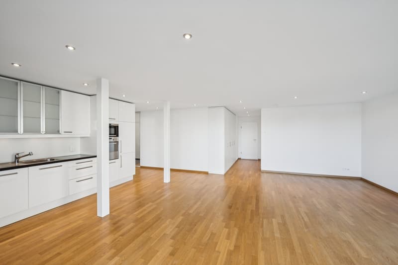 Moderne 2.5-Zimmer-Wohnung mit Gartensitzplatz (2)