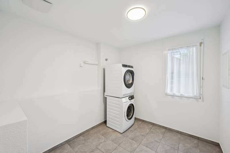 Moderne 2.5-Zimmer-Wohnung mit Gartensitzplatz (9)