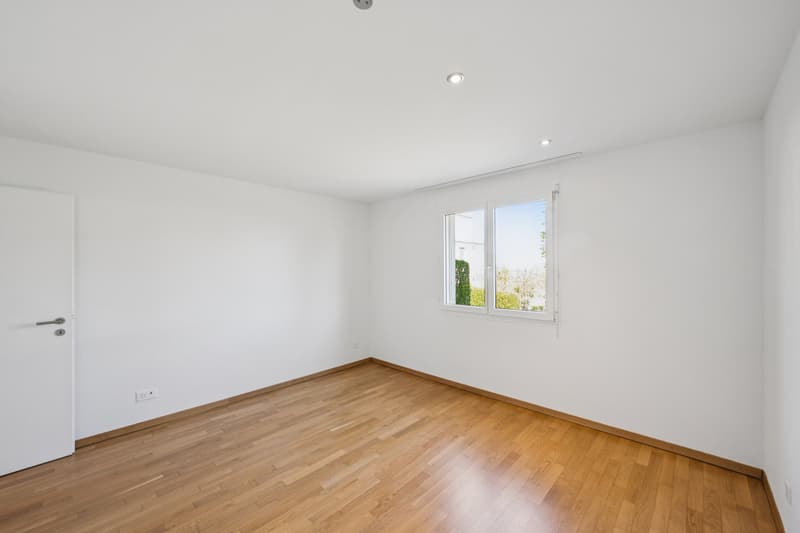 Moderne 2.5-Zimmer-Wohnung mit Gartensitzplatz (6)