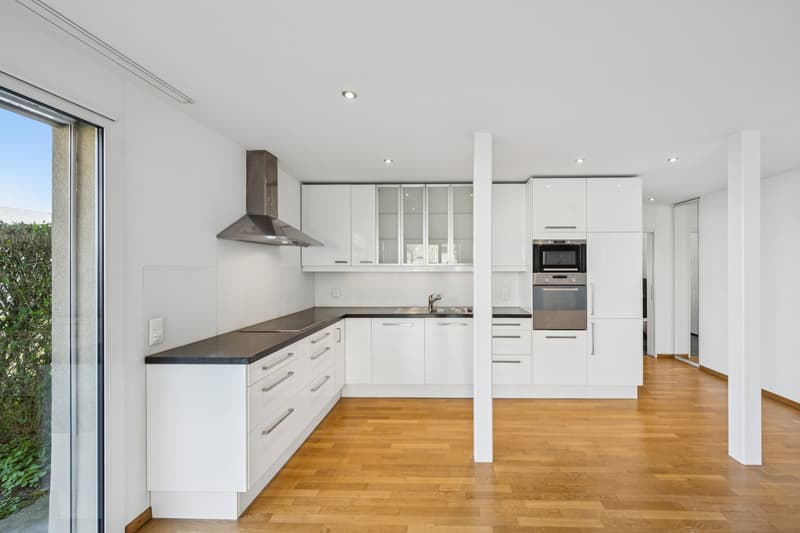 Moderne 2.5-Zimmer-Wohnung mit Gartensitzplatz (4)