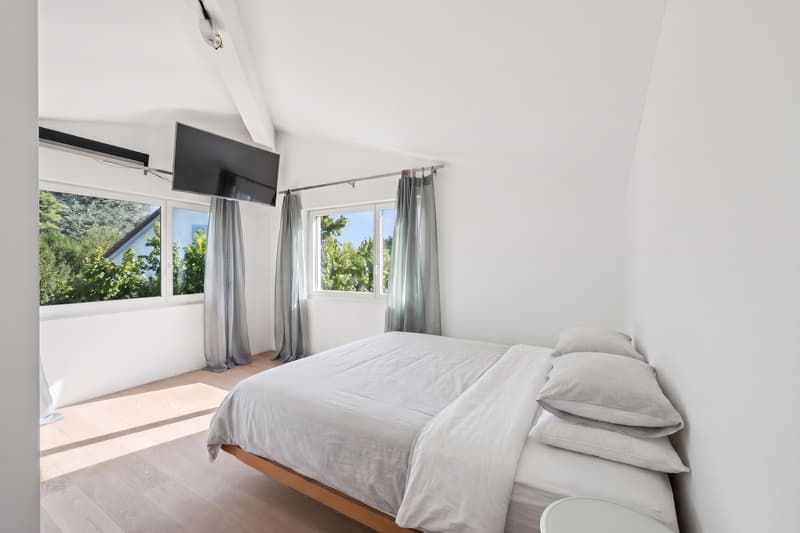 Exklusive Dachwohnung mit Studio & seltenem Parkangebot (5)