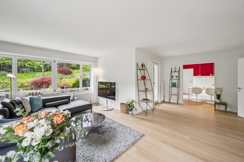 Stilvolles Einfamilienhaus mit Baulandreserve im Grünen (3)