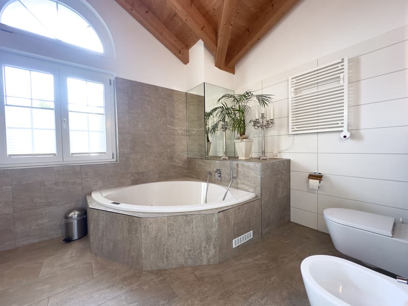 RESERVIERT! Premium-Einfamilienhaus mit viel Platz & Privatsphäre in H (9)
