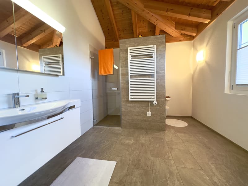 RESERVIERT! Premium-Einfamilienhaus mit viel Platz & Privatsphäre in H (12)