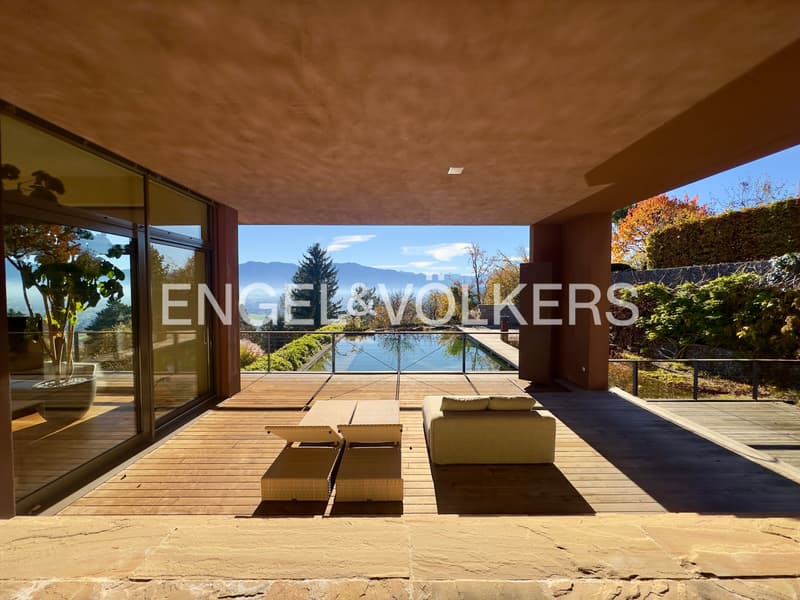 Elegante Design-Villa mit Privatsphäre & atemberaubendem Panorama (1)