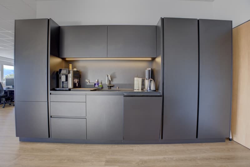 Moderne Bürofläche mit Küche & Sitzungszimmer (6)