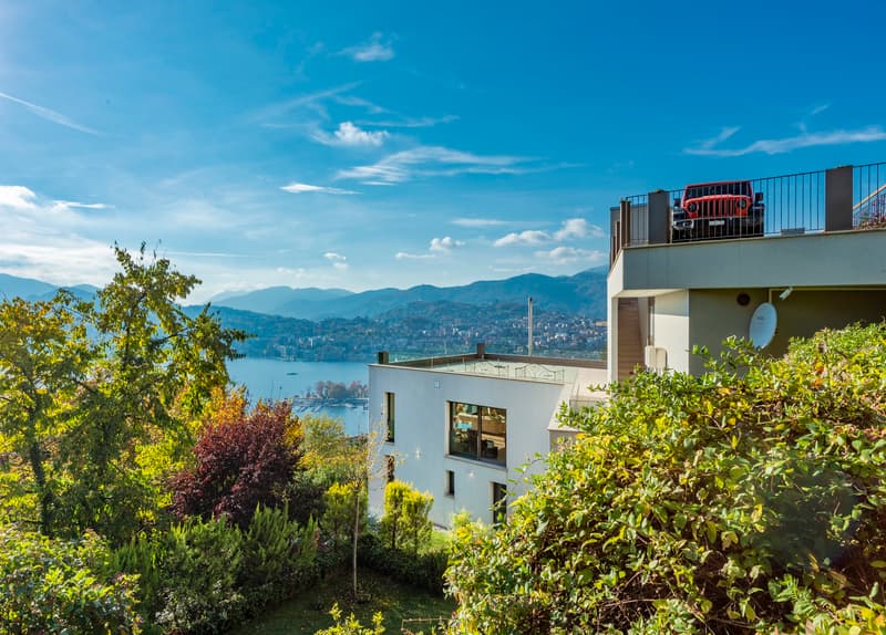 Moderna villa con terrazza e vista lago mozzafiato/ Moderne Villa mit (2)