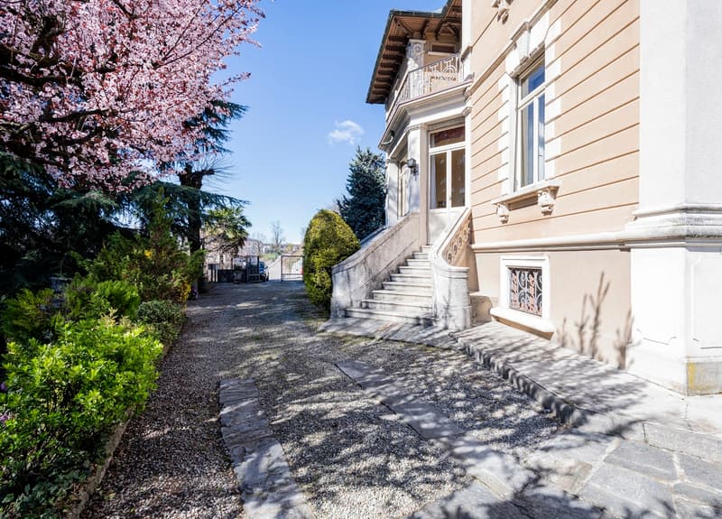 Antike Villa mit Bauland (7)