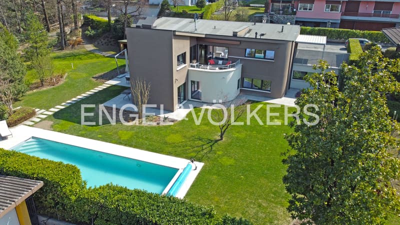 Moderne und elegante Design-Villa mit Pool (2)