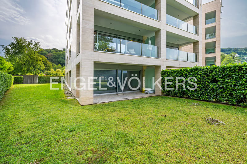 Prestigiosa residenza fronte lago | appartamento con giardino (3)