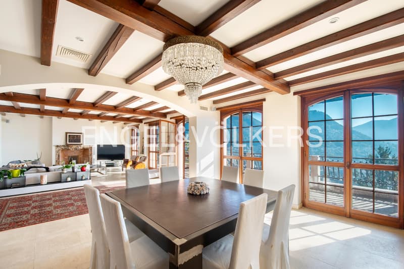 Prestigevolle Villa mit atemberaubender Aussicht (4)