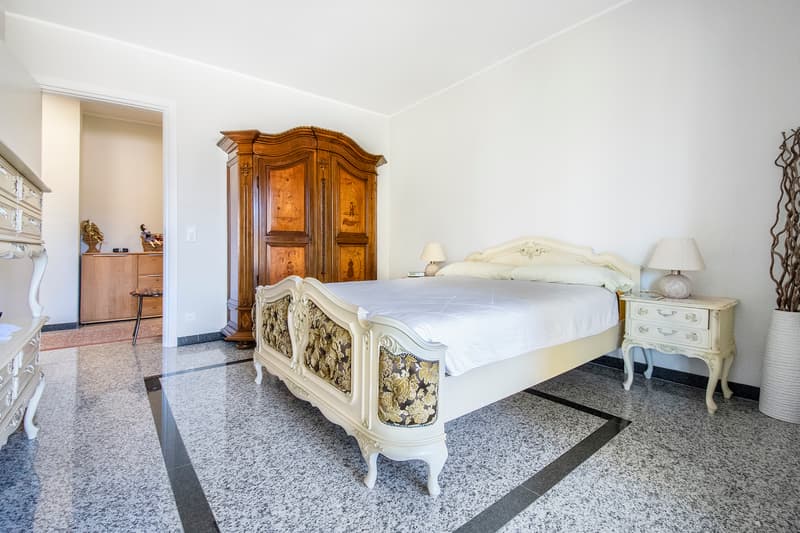 Helle und bequeme Wohnung in ruhiger Lage mit Pool (6)