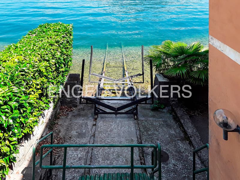 Direkt am See gelegene Villa mit privatem Bootshaus (3)