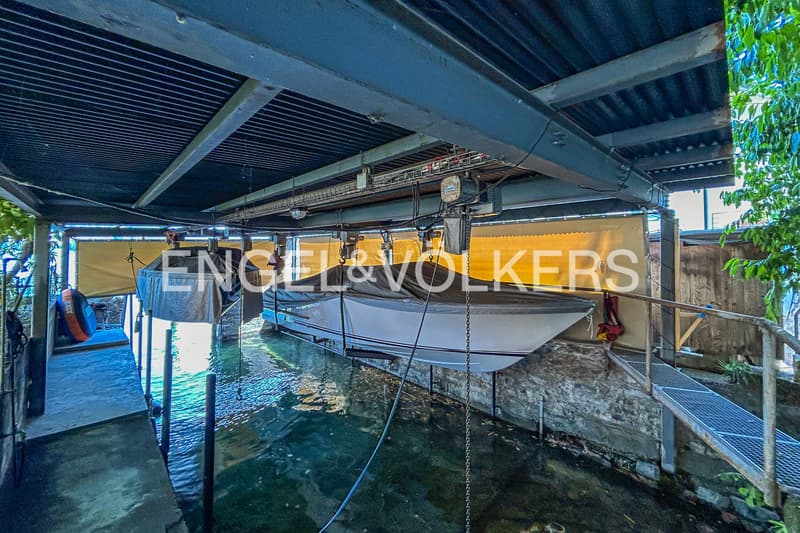 Direkt am See gelegene Villa mit privatem Bootshaus (4)