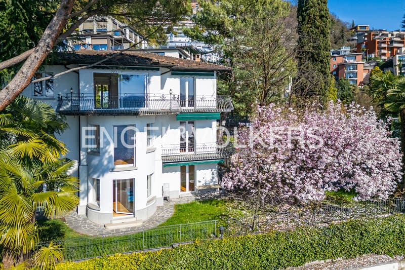Villa d'epoca di prestigio con vista lago (13)