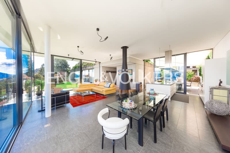 Raffinata villa con giardino e panorama esclusivo sul lago (4)