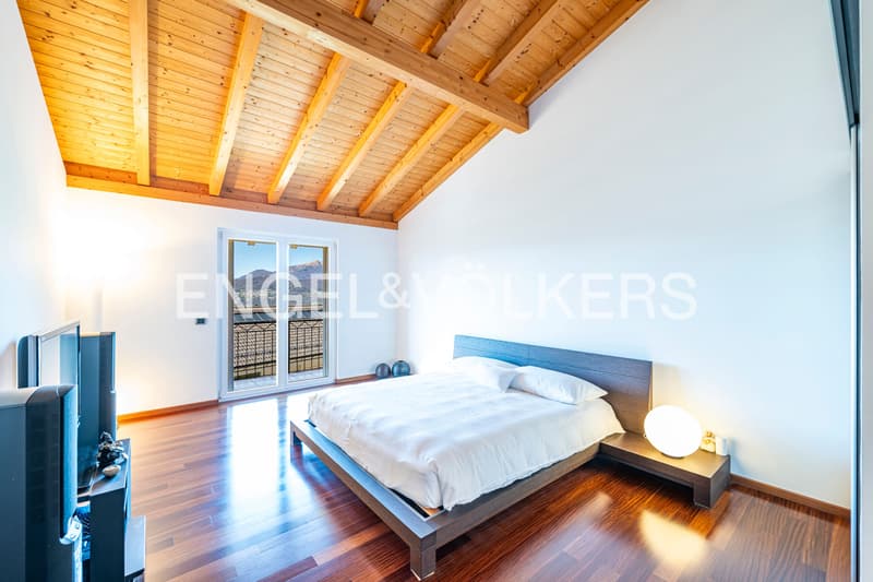 Villa con vista aperta in zona residenziale (8)
