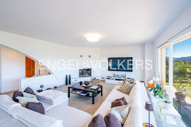 Villa con vista aperta in zona residenziale (4)