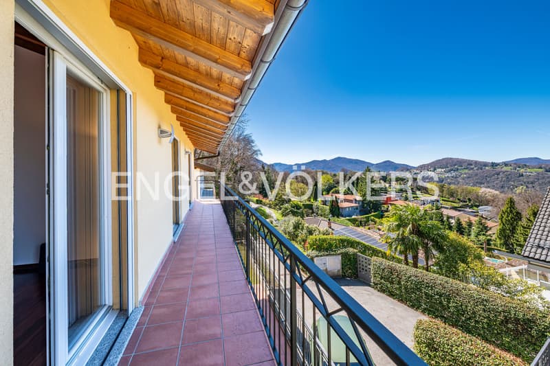 Villa con vista aperta in zona residenziale (11)