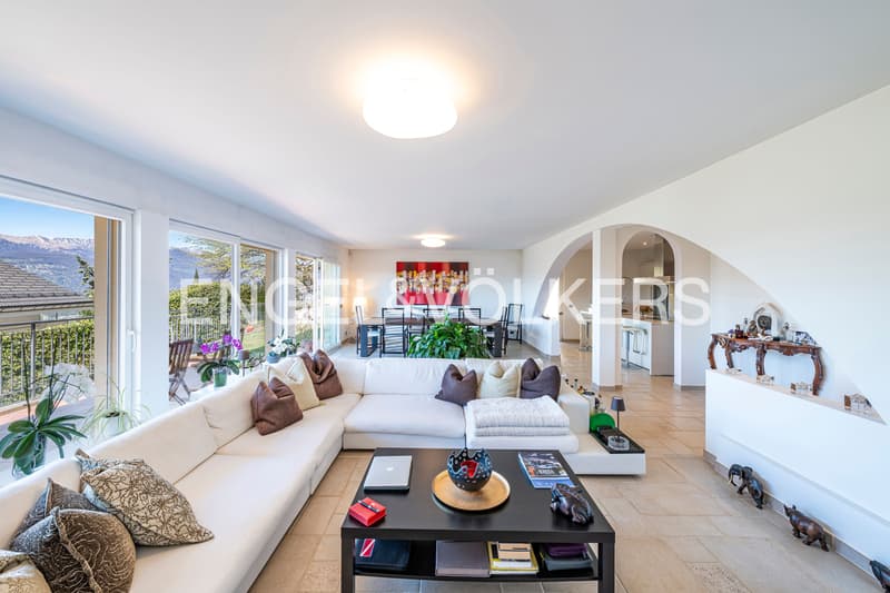 Villa con vista aperta in zona residenziale (2)