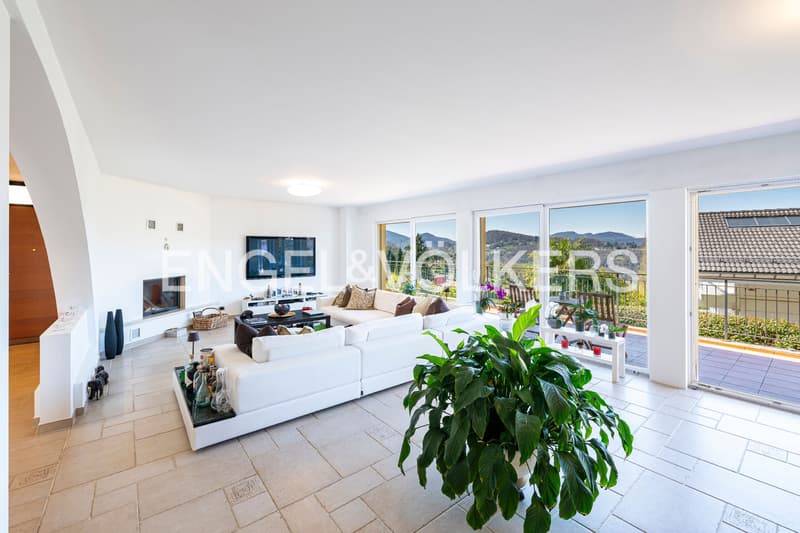 Villa con vista aperta in zona residenziale (5)