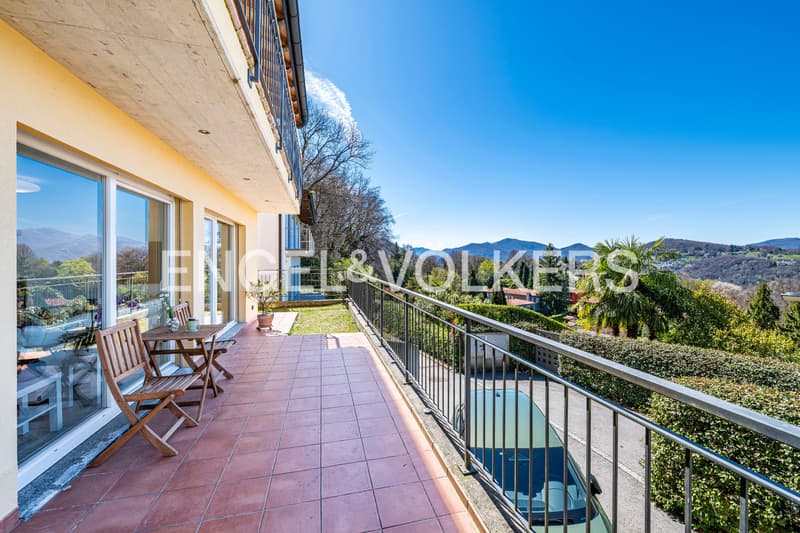 Villa con vista aperta in zona residenziale (3)