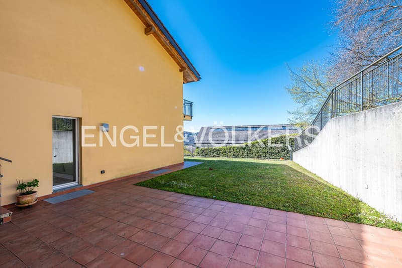 Villa con vista aperta in zona residenziale (13)