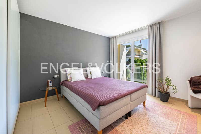 Moderno appartamento con terrazza e vista aperta (9)